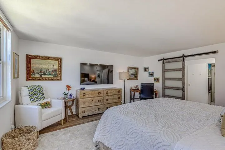 MASTER BED