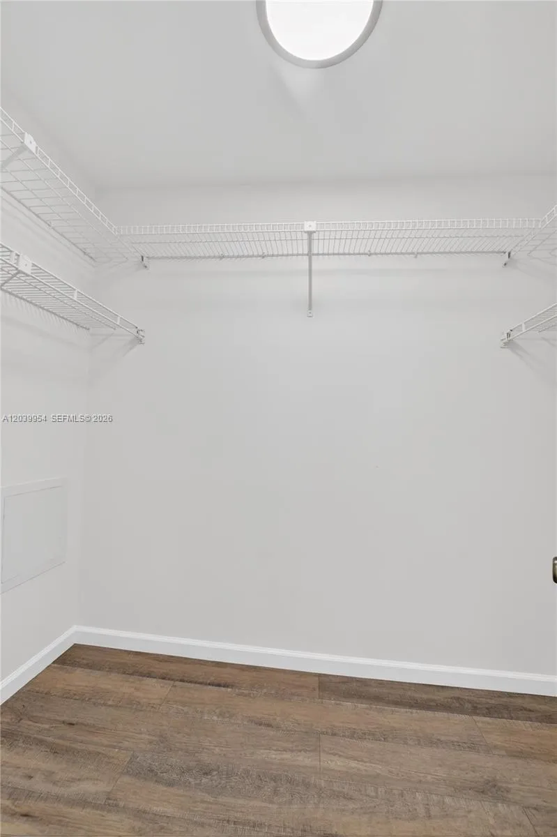 Walk inn Closet