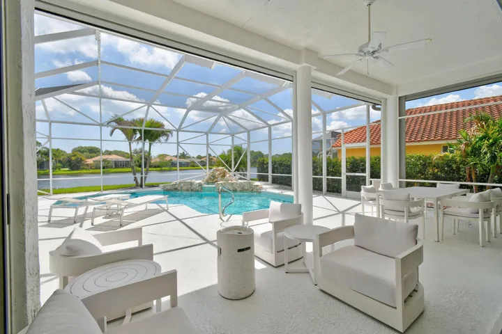 8091SEWoodlakeLane(70)