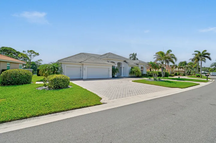 8091SEWoodlakeLane(3)