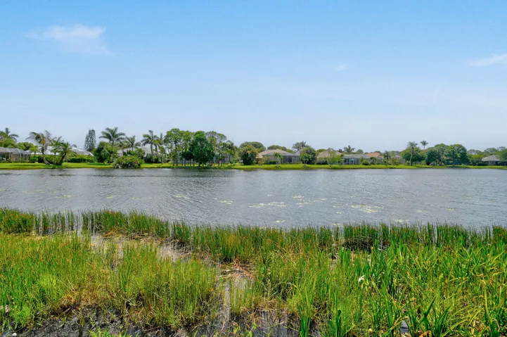 8091SEWoodlakeLane(86)