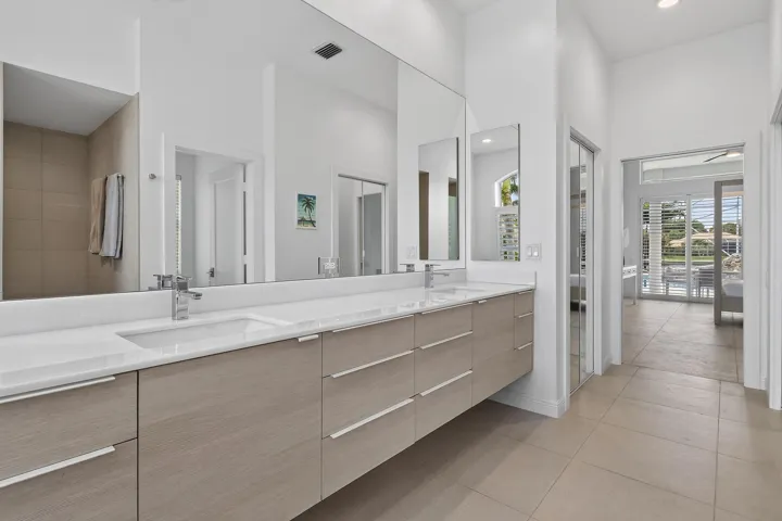 8091SEWoodlakeLane(50)