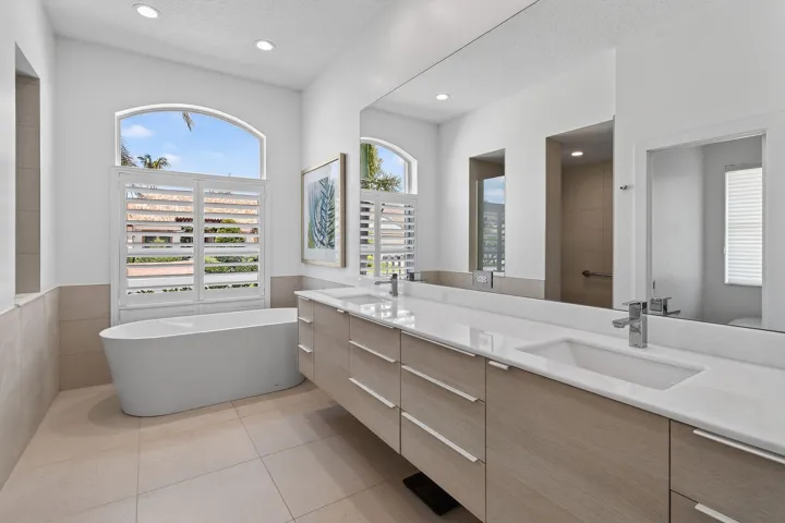 8091SEWoodlakeLane(45)