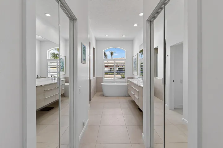 8091SEWoodlakeLane(44)