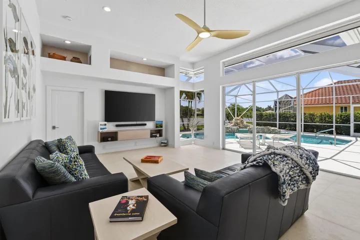 8091SEWoodlakeLane(34)