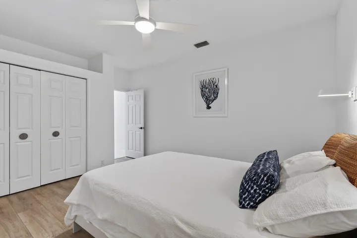 8091SEWoodlakeLane(57)