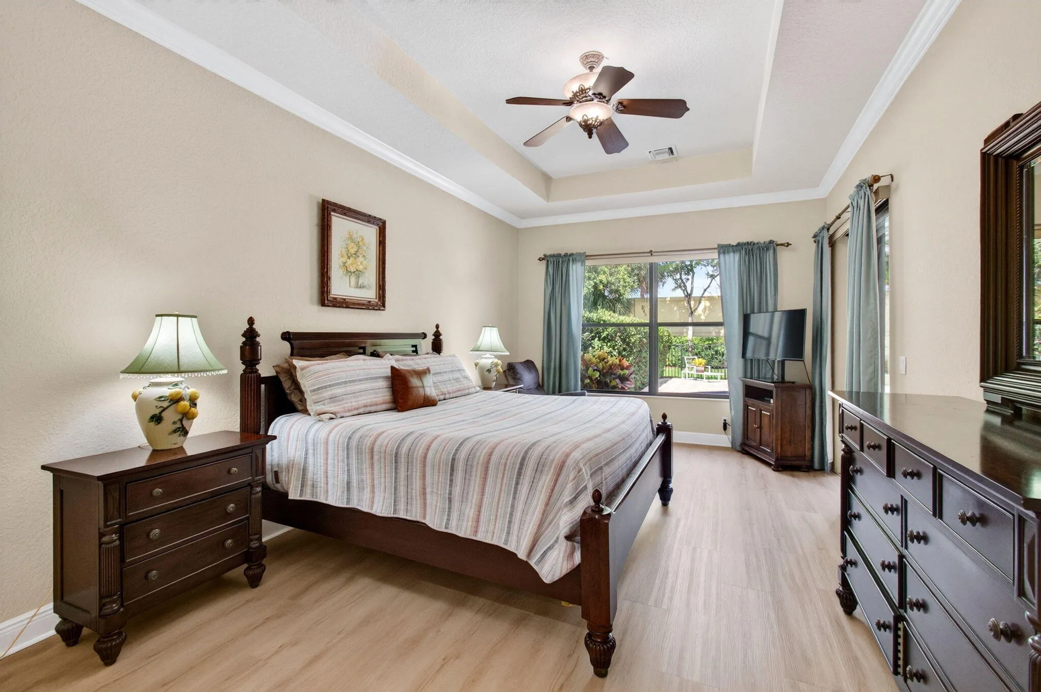 Very spacious, 2 walk-in closets