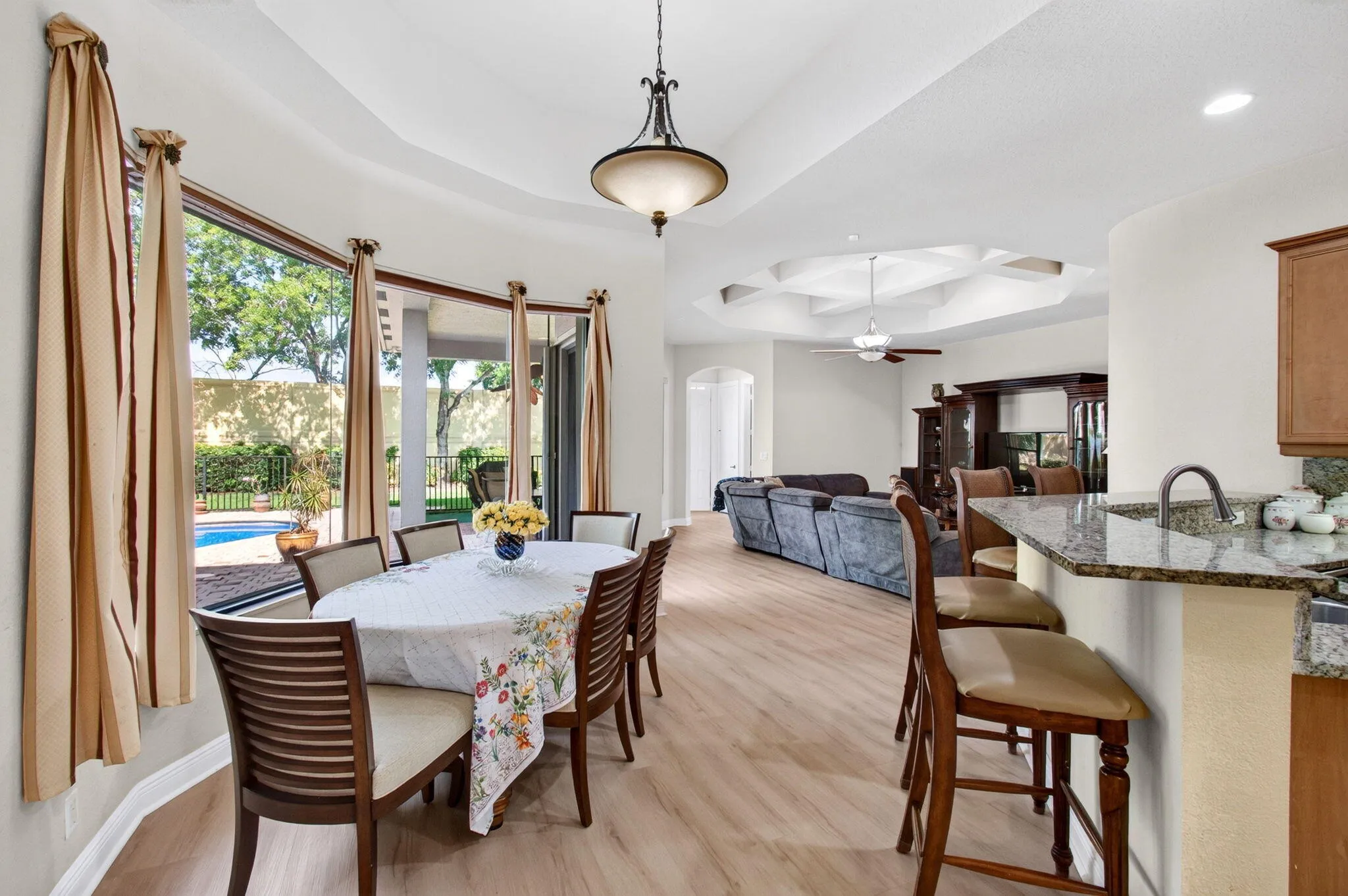 Eat-in kitchen