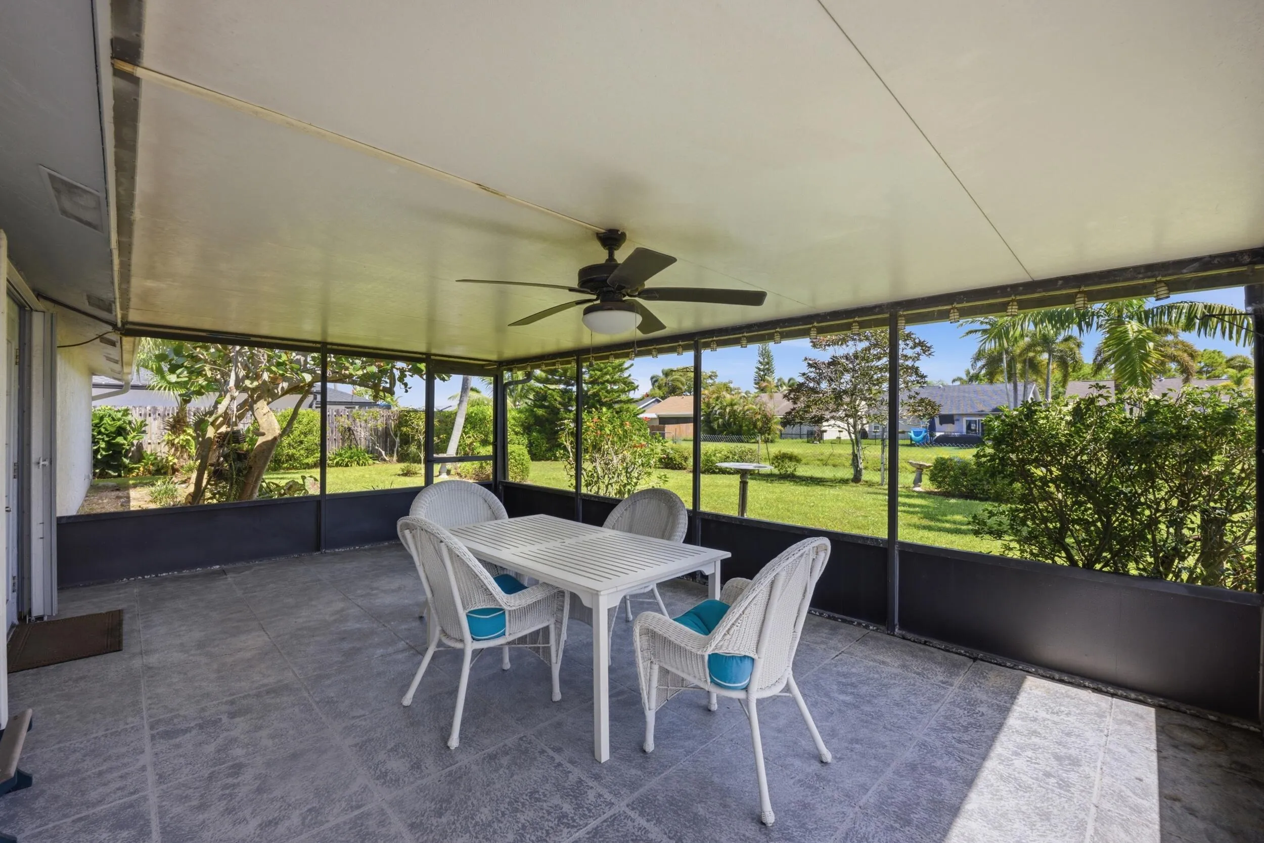 Covered/screened patio