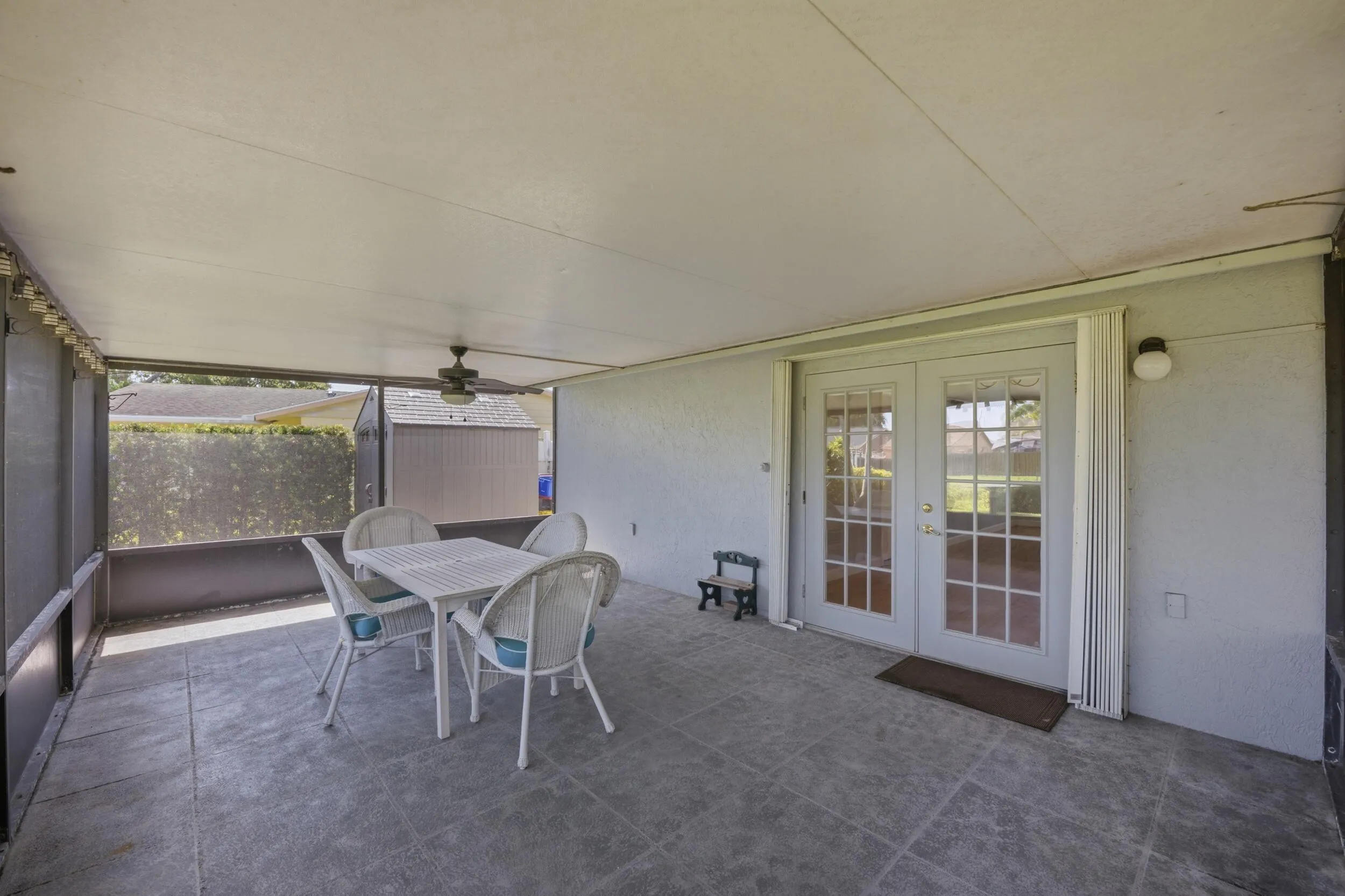 Covered/screened patio
