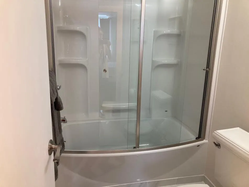 Primary Tub/Shower