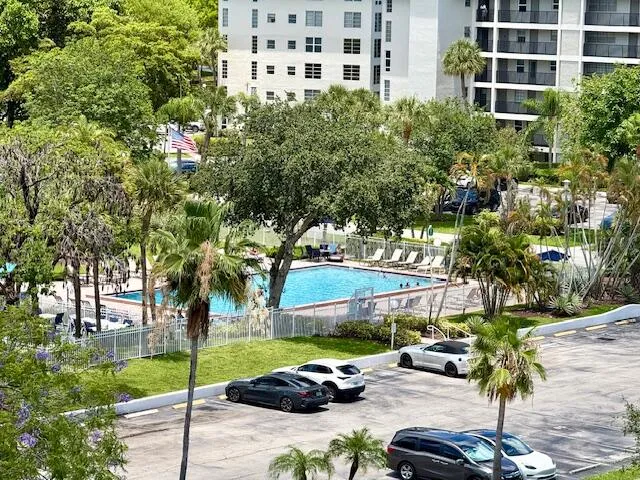 Palm Aire- Pool View
