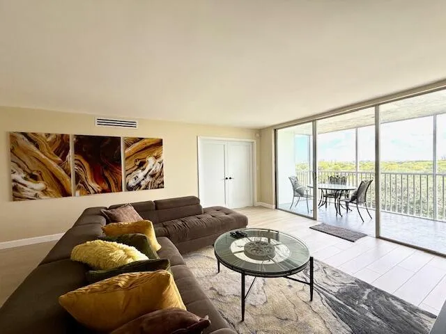 Palm Aire- Living room 9