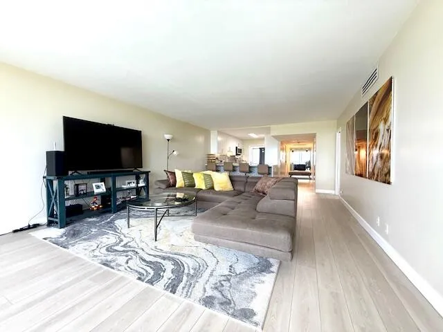 Palm Aire- Living room 4