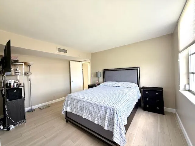 Palm Aire- Guest Bedroom