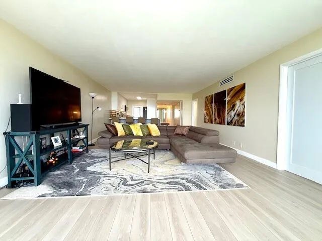 Palm Aire- Living room 14