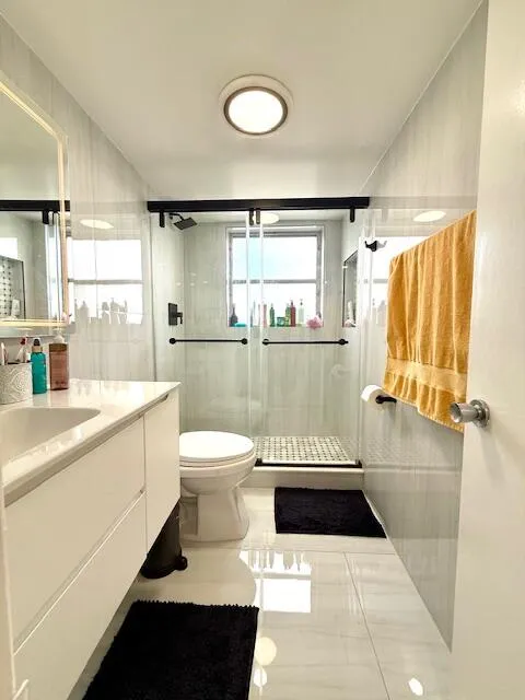 Palm Aire- Guest Bathroom 4