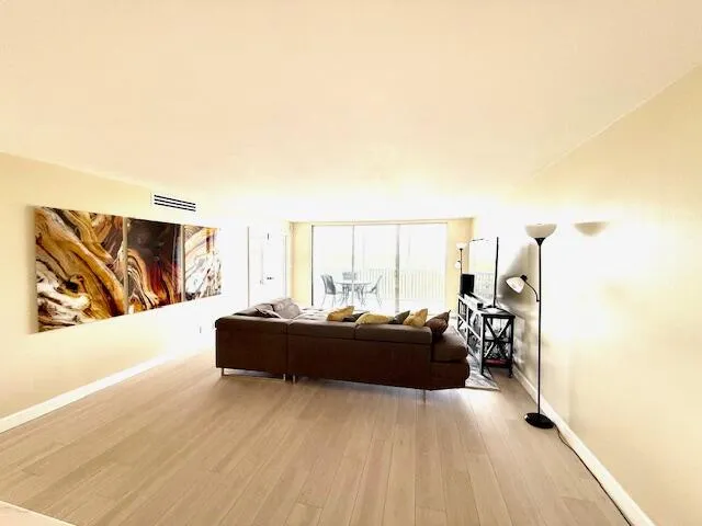 Palm Aire- Living room 8
