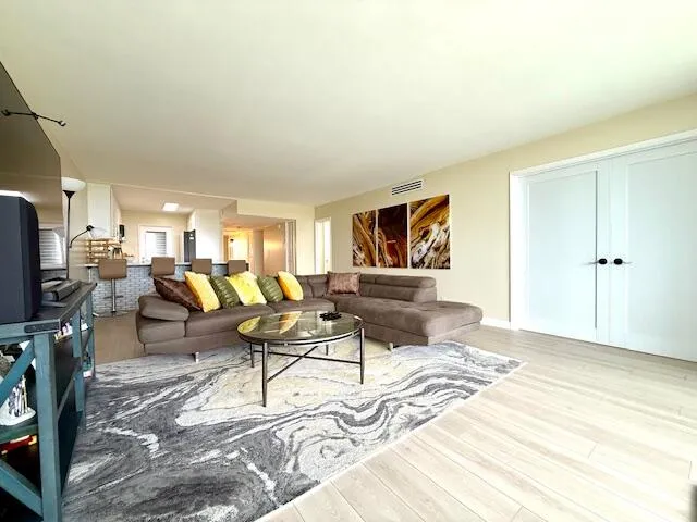 Palm Aire- Living room 10
