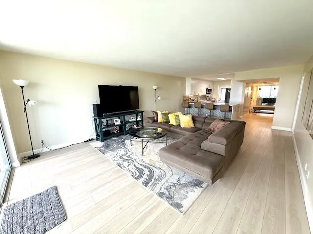 Palm Aire- Living room 11