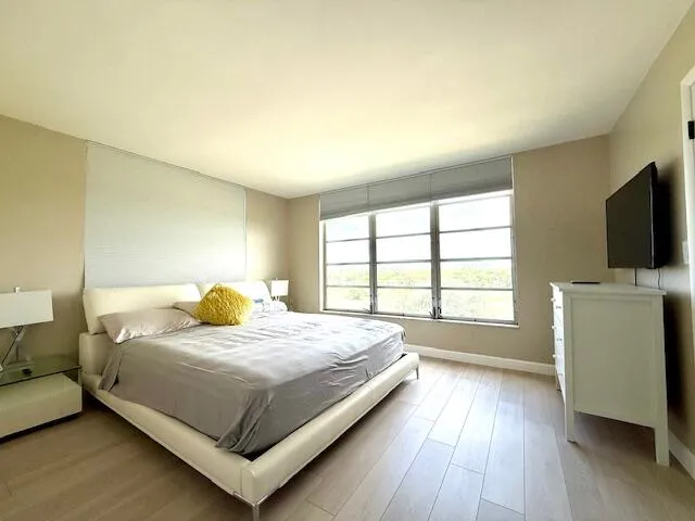 Palm Aire- Guest Bedroom 8