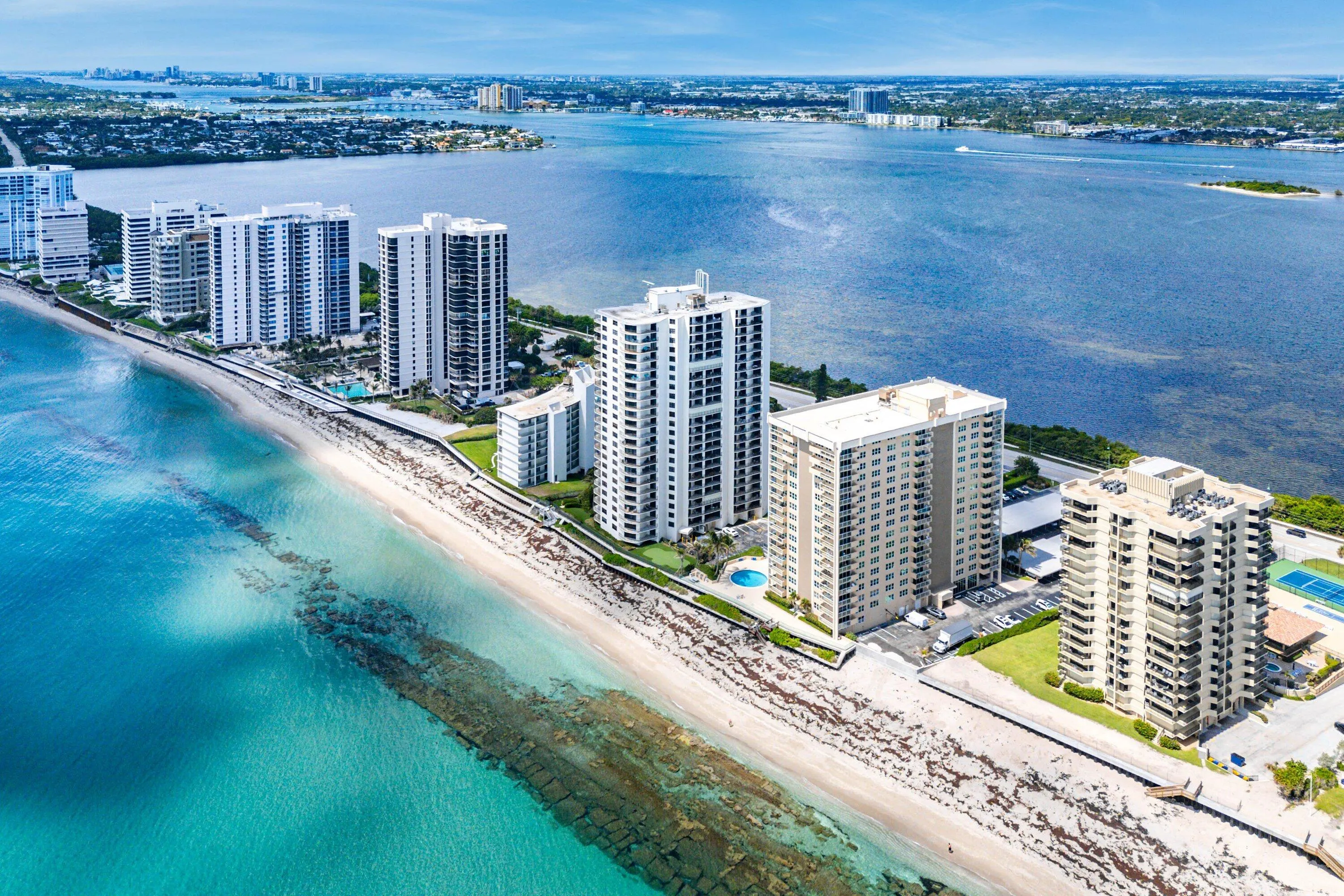 042-5420NorthOceanDrive-905-RivieraBeach