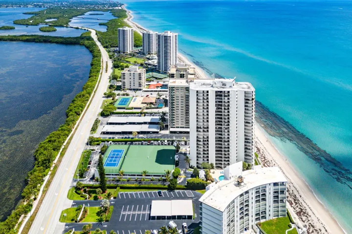 048-5420NorthOceanDrive-905-RivieraBeach