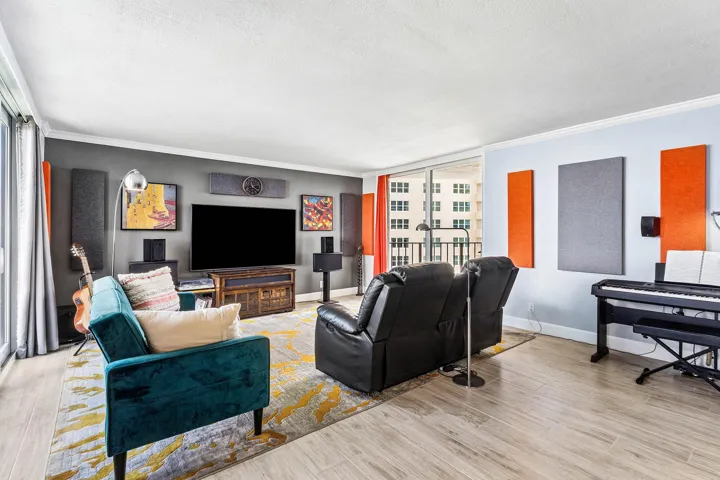 010-5420NorthOceanDrive-905-RivieraBeach