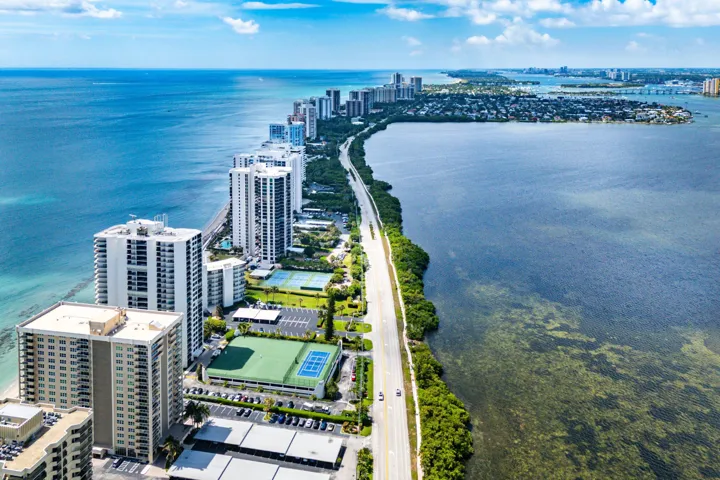 040-5420NorthOceanDrive-905-RivieraBeach