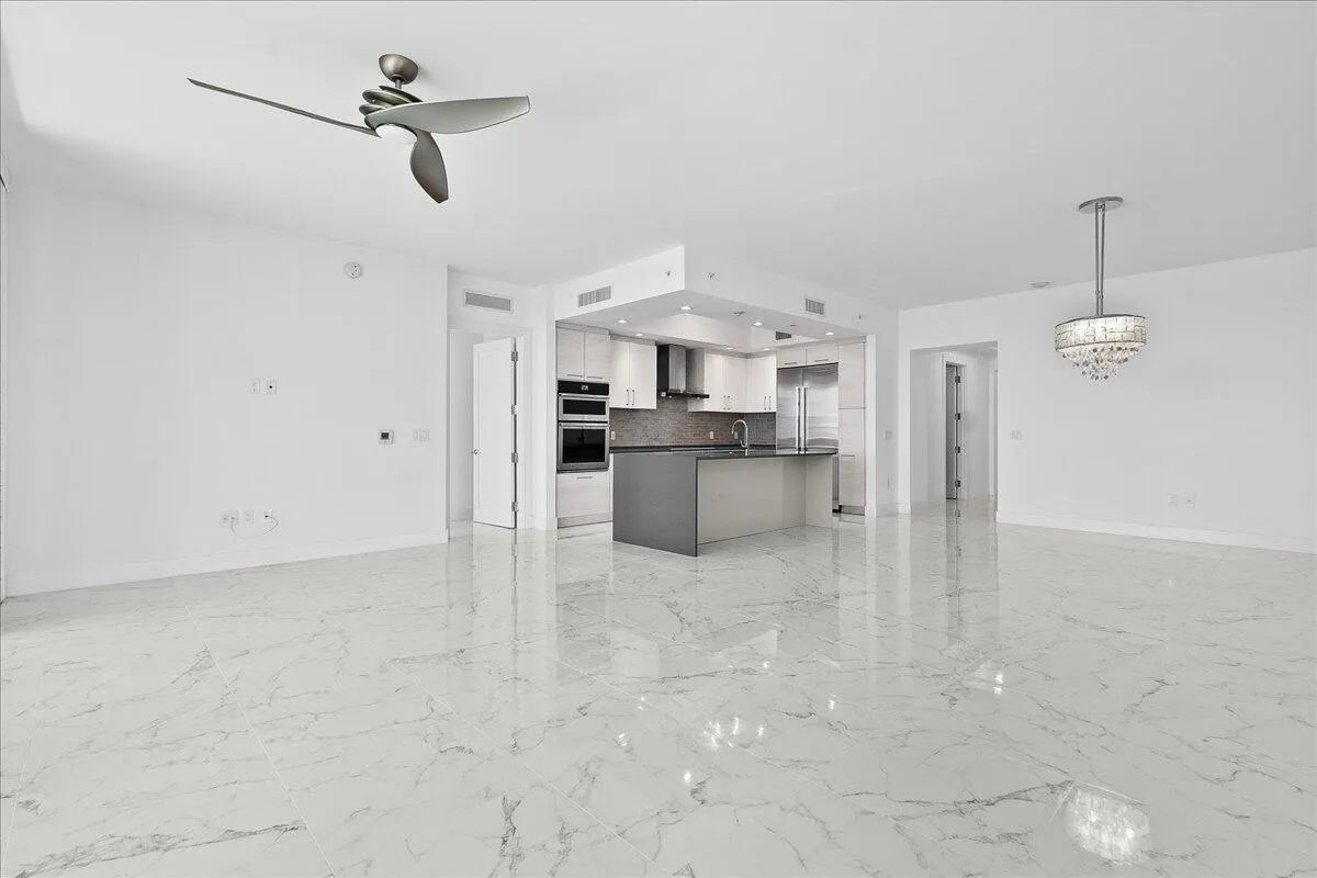 Living Room/Kitchen