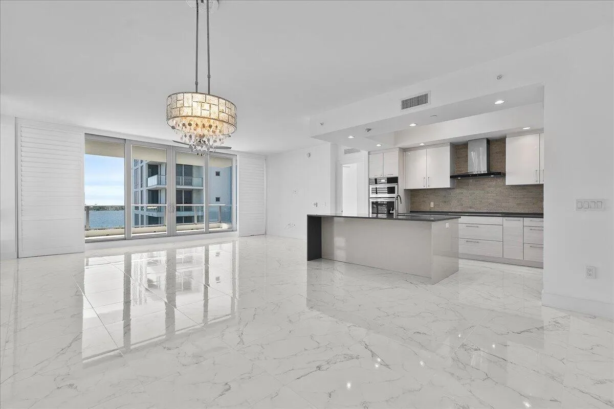 Kitchen/dining/living