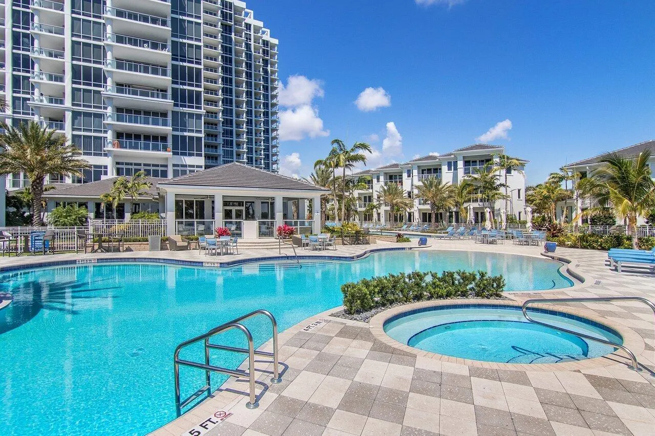 Resort pool/spa