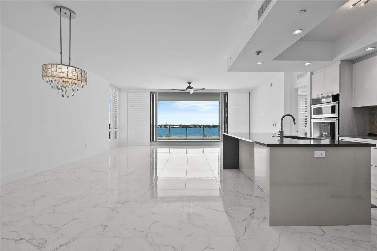 Kitchen/dining/living