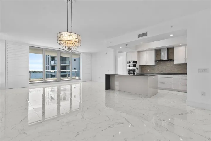 Kitchen/dining/living