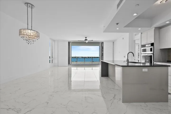 Kitchen/dining/living