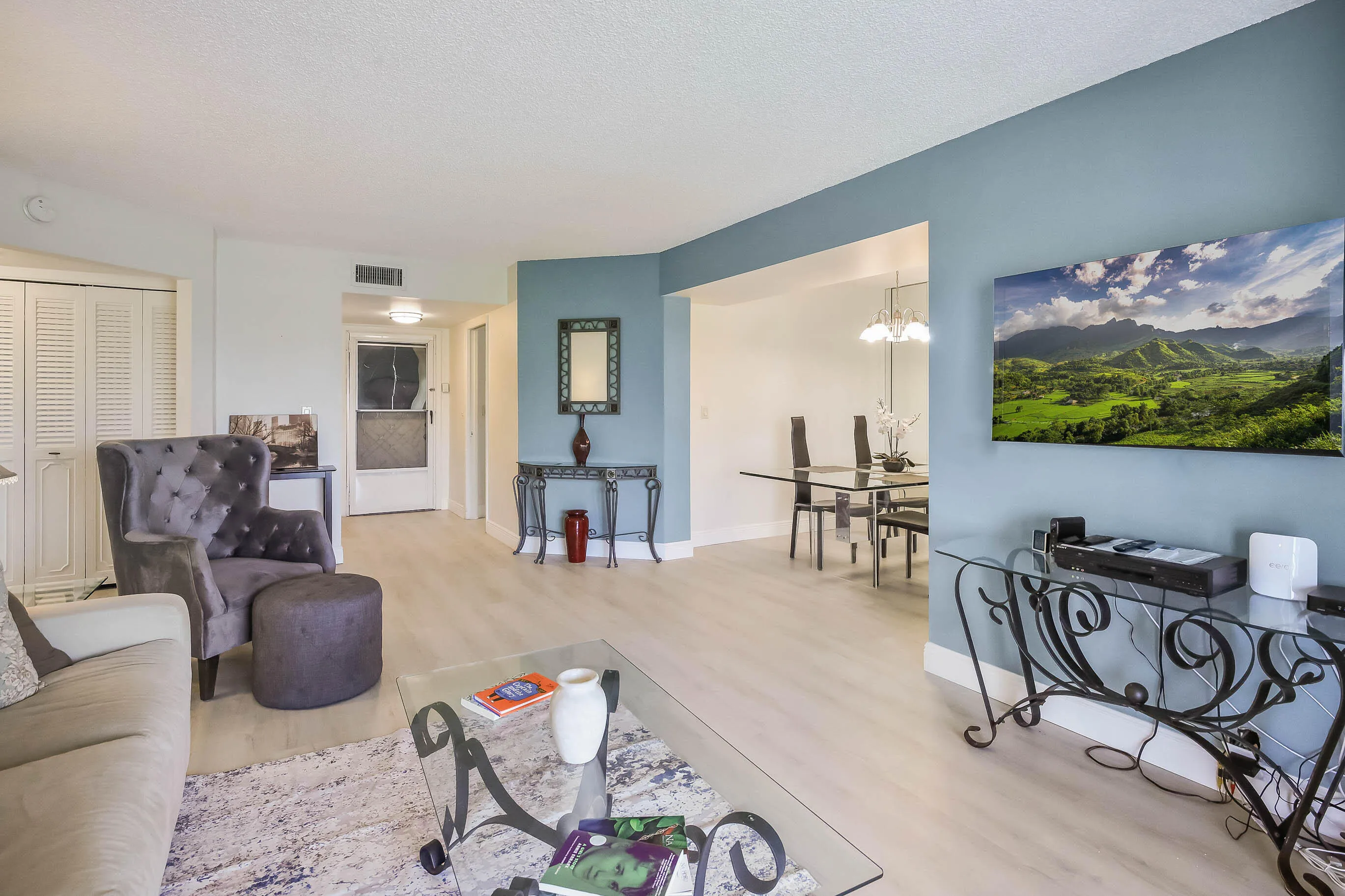 LIVING/DINING 4