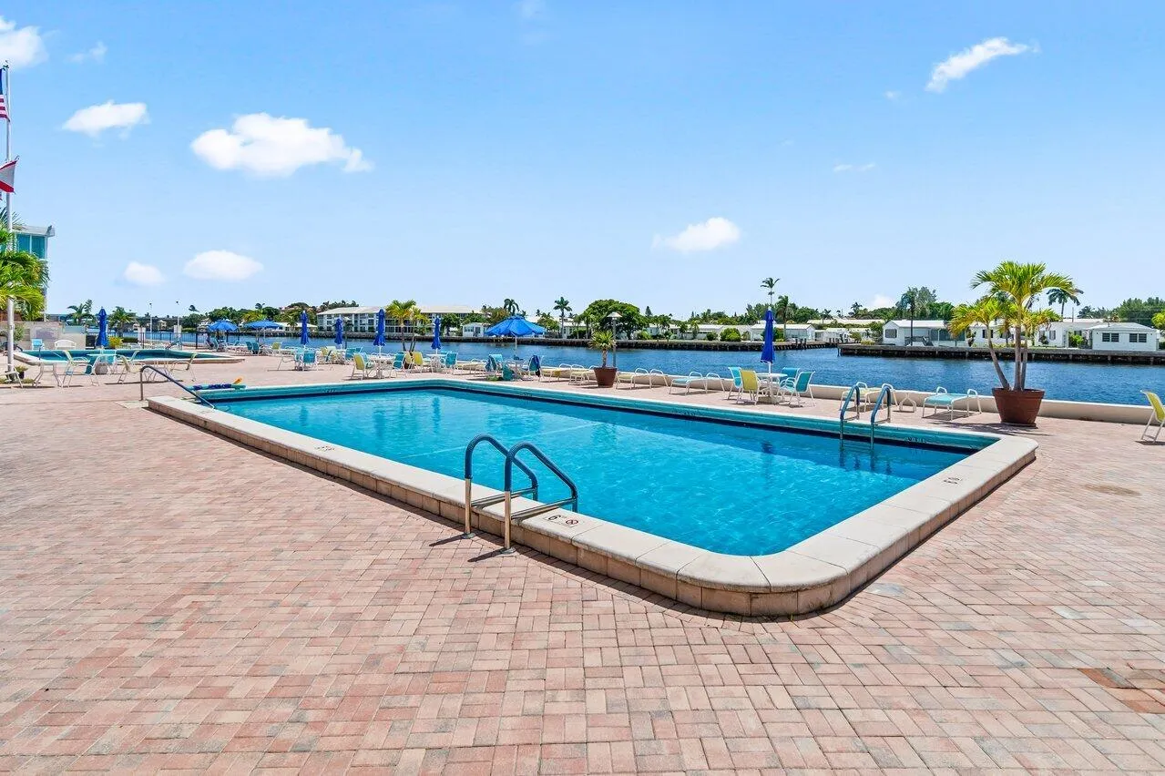 13_South_pool