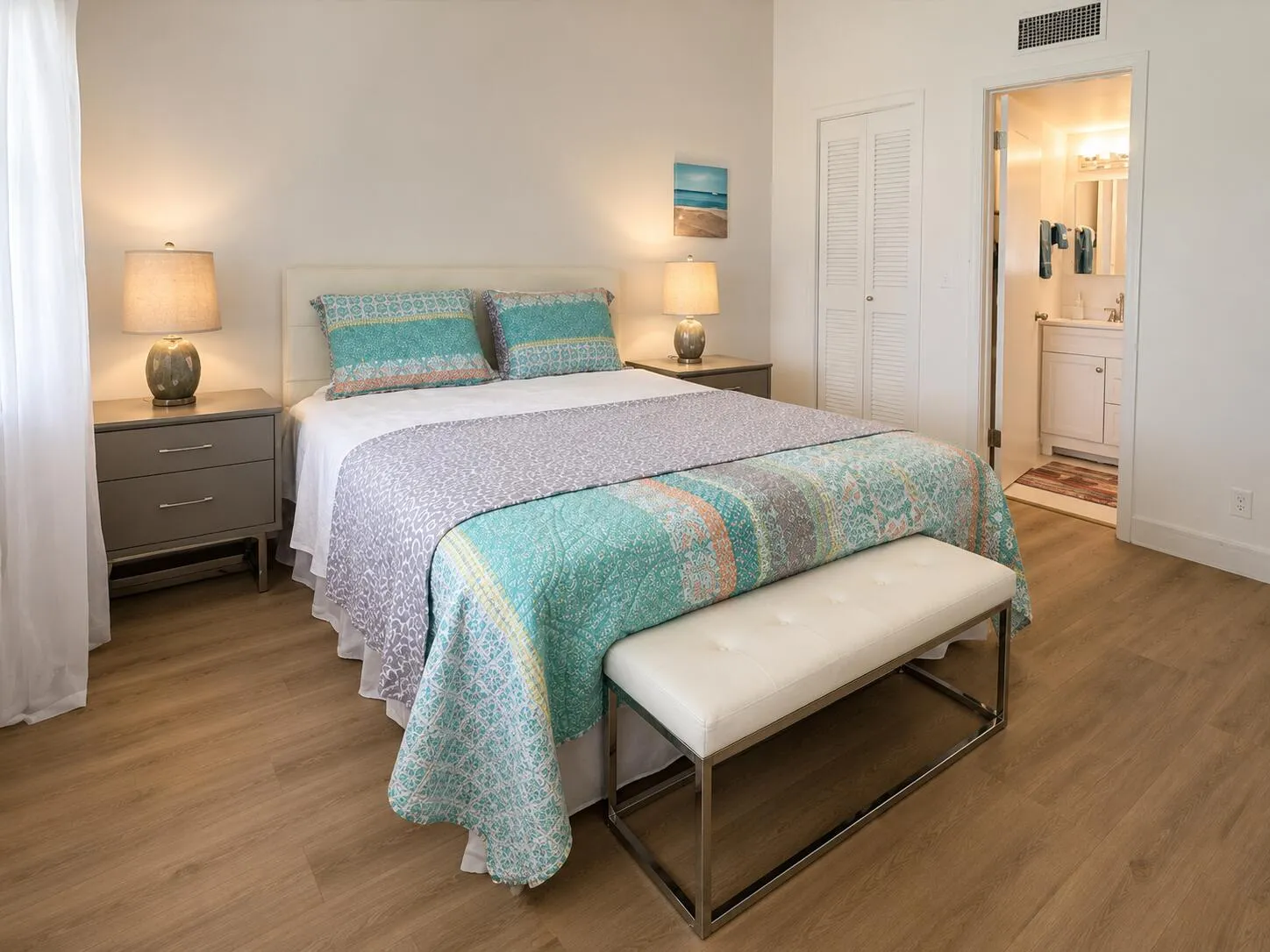 6_Bedroom_with_en_suite_bathroom