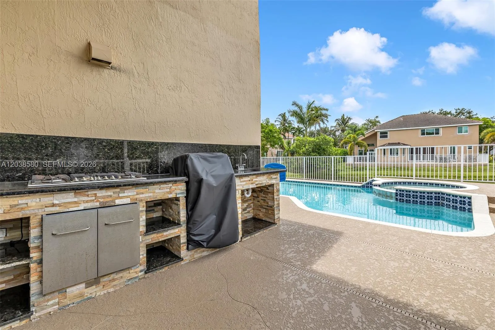 SUMMER KITCHEN-PERFECT FOR ENTERTAINING