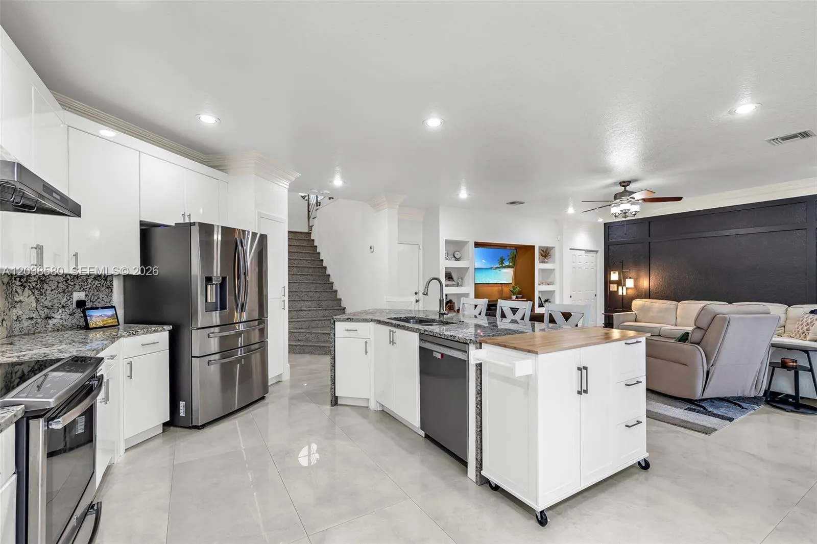 GOURMET KITCHEN