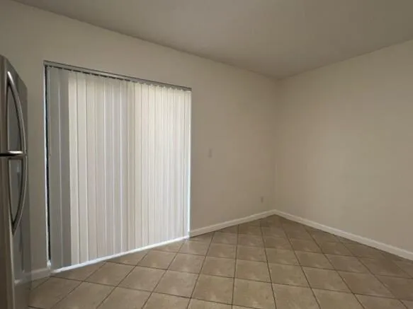 6-Dining area