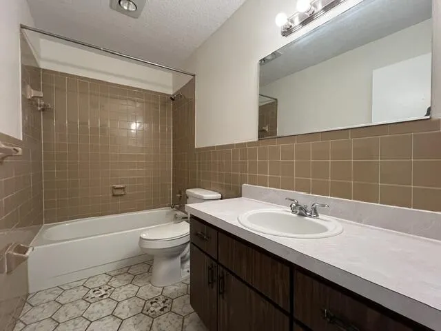 11-2nd Bathroom