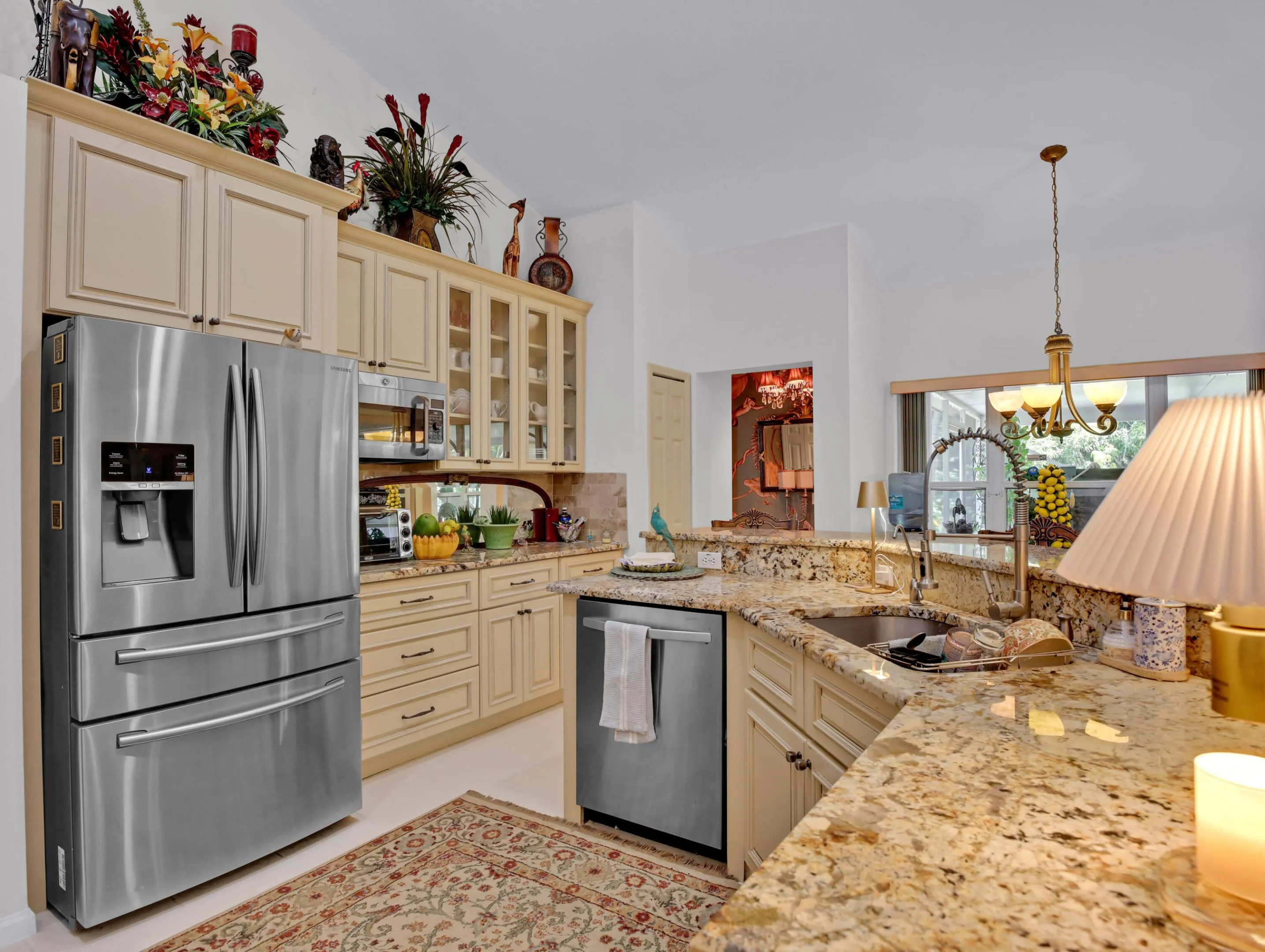 High quallity kitchen cabinets and appliances