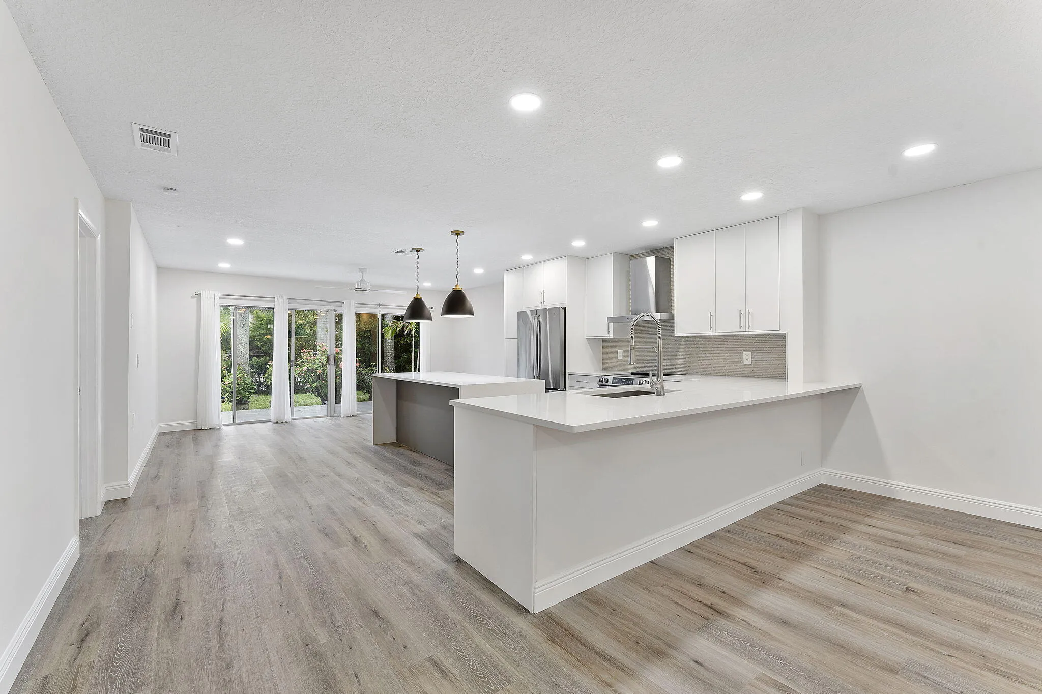 9180 Pine Springs
