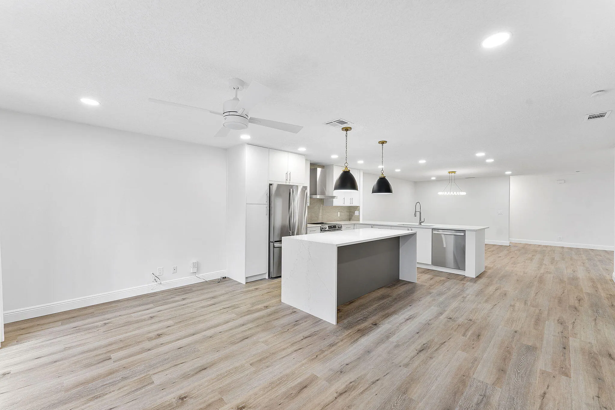 9180 Pine Springs