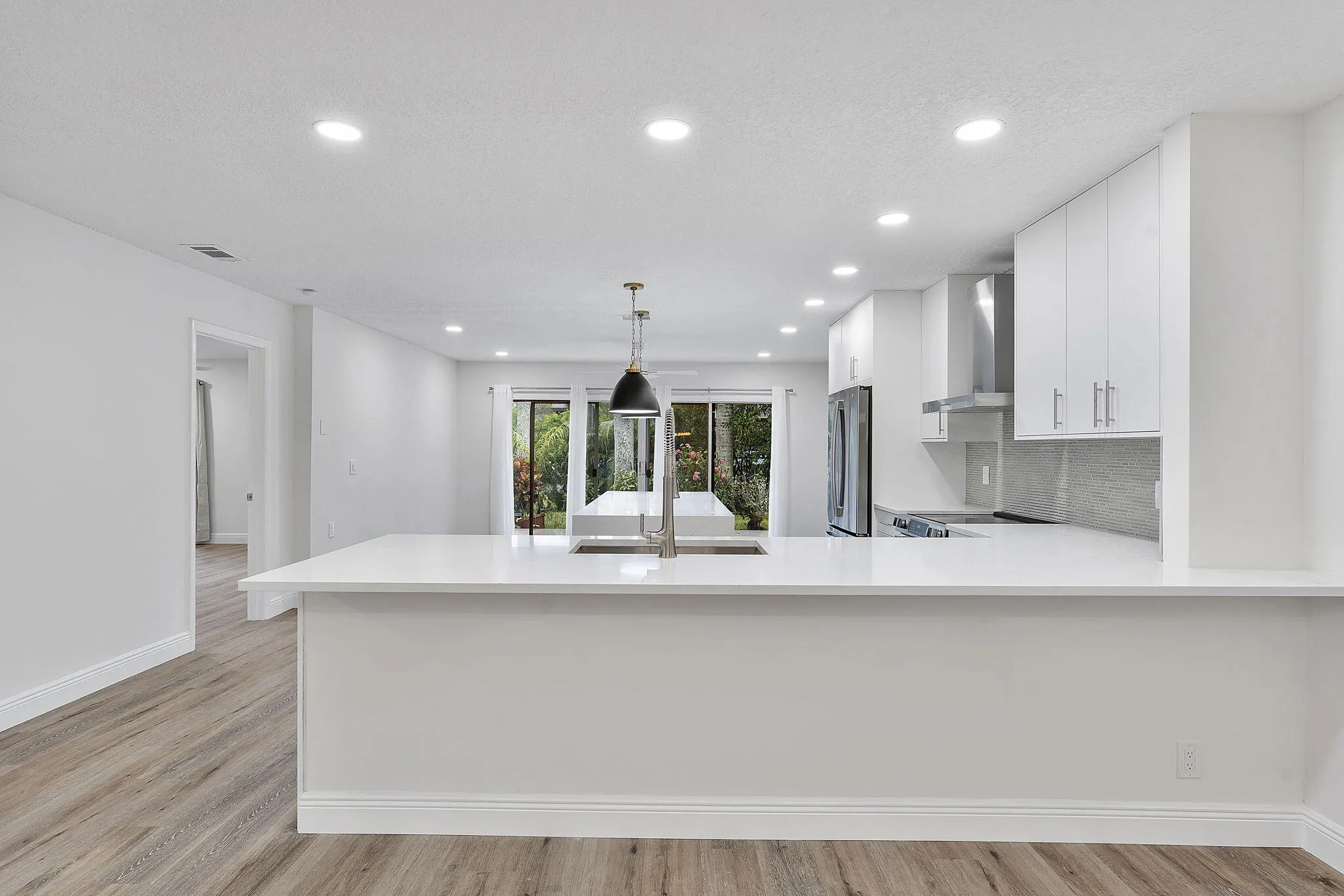 9180 Pine Springs