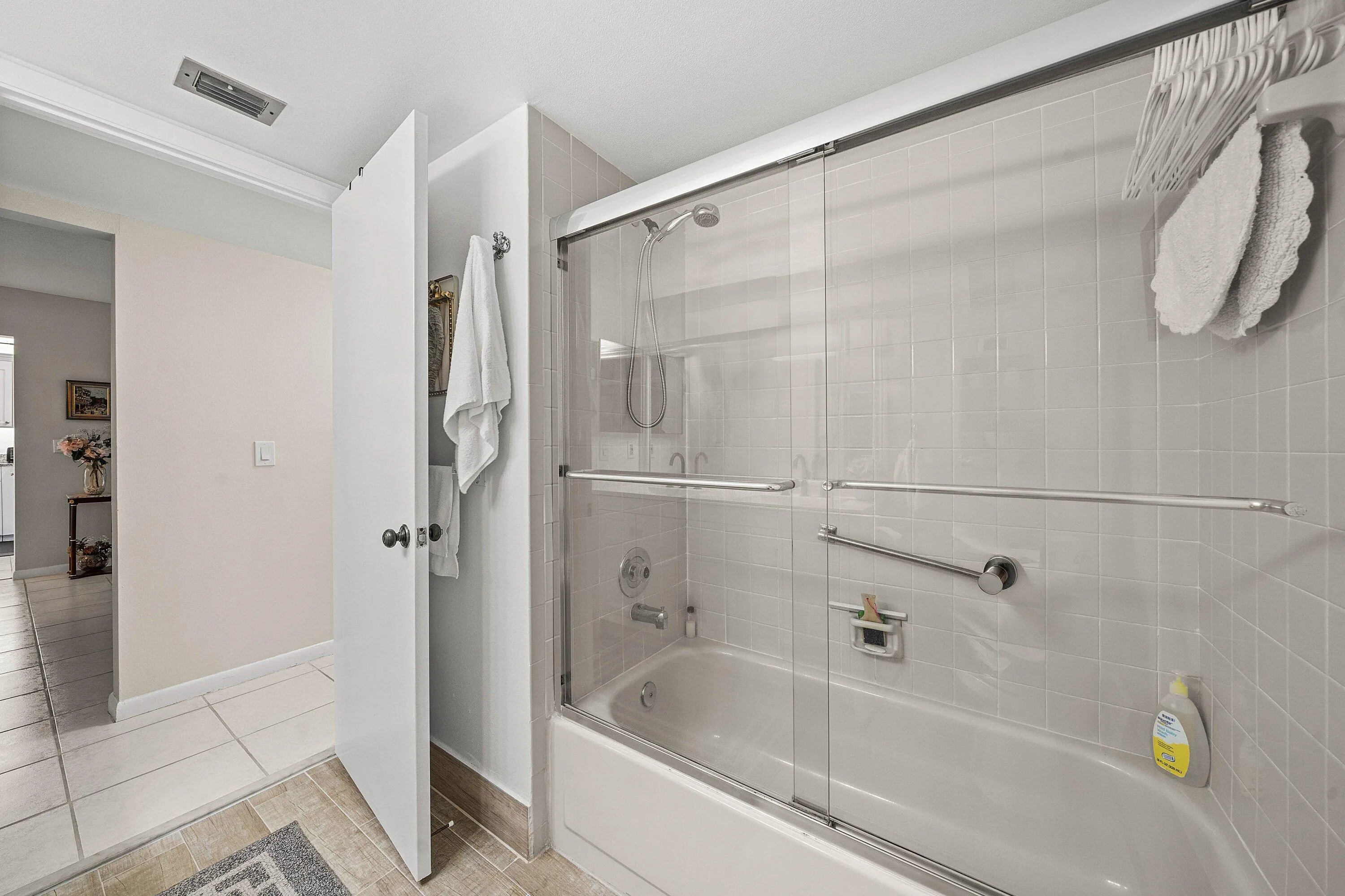 Guest bath tub & shower