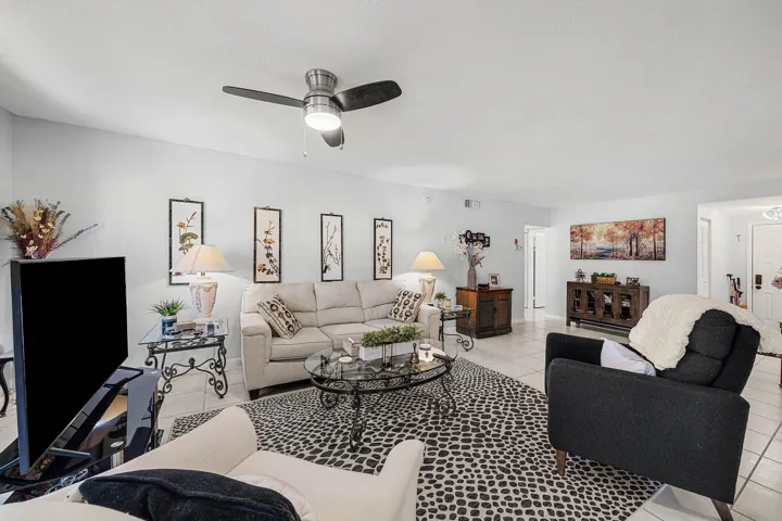 Living room cont. reverse
