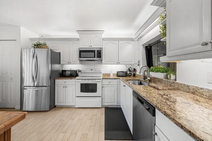Kitchen entry