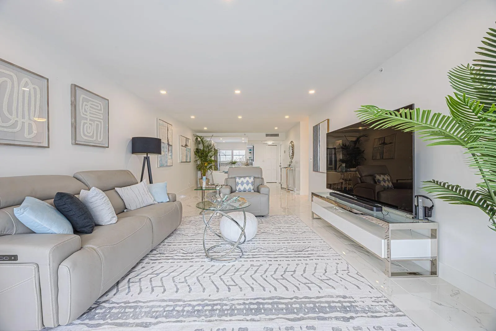 3224 S Ocean #612B (Living Rm5)